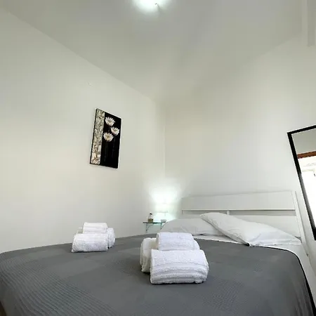 Le Castella Apartment *